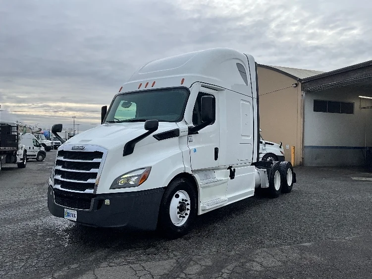2023 Freightliner Cascadia - image 3