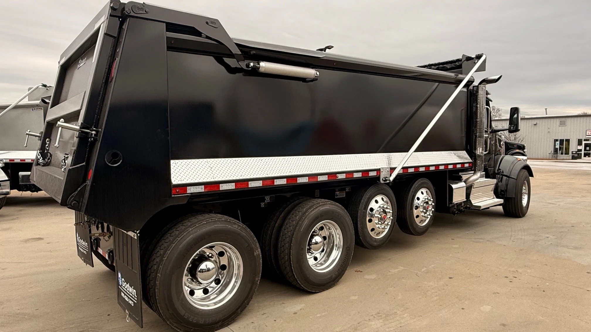 2026 Peterbilt 567 in Charlotte, NC — photo 5