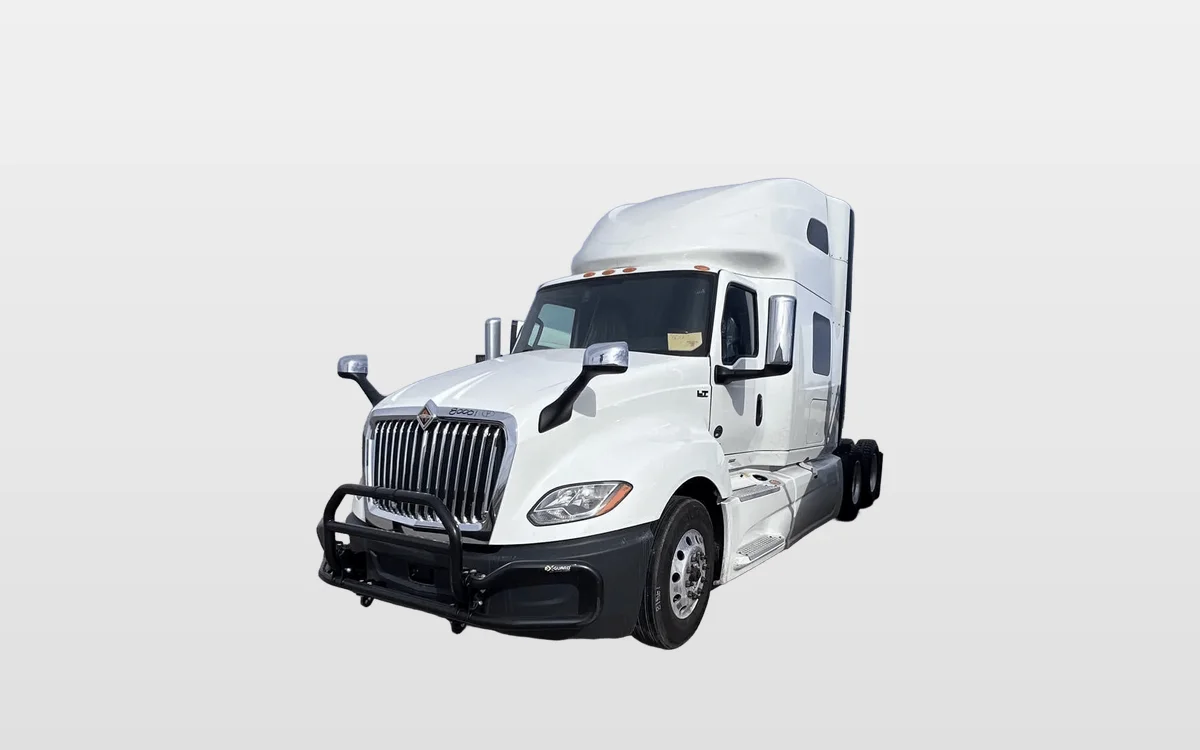 2022 International LT - image 1