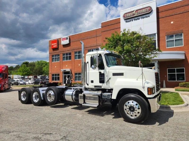 2021 Mack Anthem - image 11