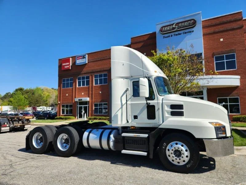 2021 Mack Anthem - image 8