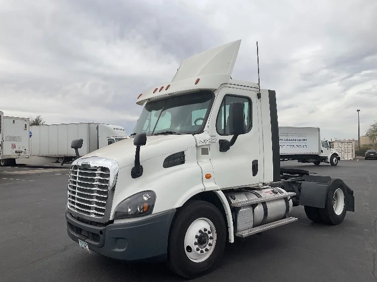 2019 Freightliner Cascadia in Phoenix, AZ — photo 3