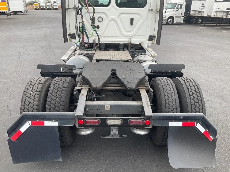 2019 Freightliner Cascadia in Phoenix, AZ — photo 6