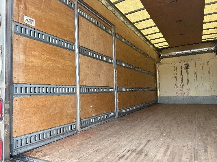 2020 Isuzu NRR in Braintree, MA — photo 10