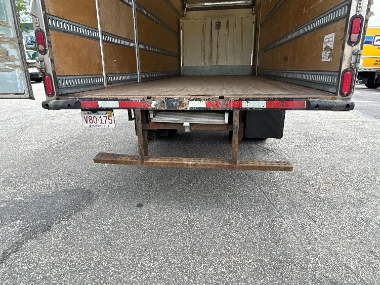 2020 Isuzu NRR in Braintree, MA — photo 9