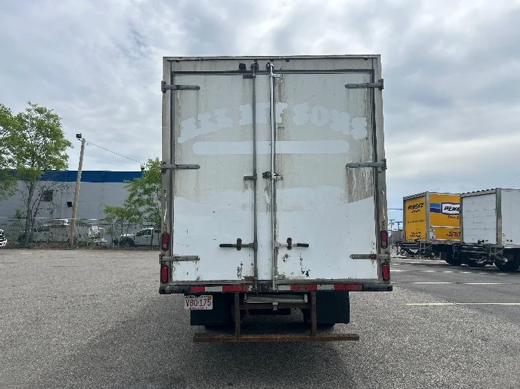 2020 Isuzu NRR in Braintree, MA — photo 7