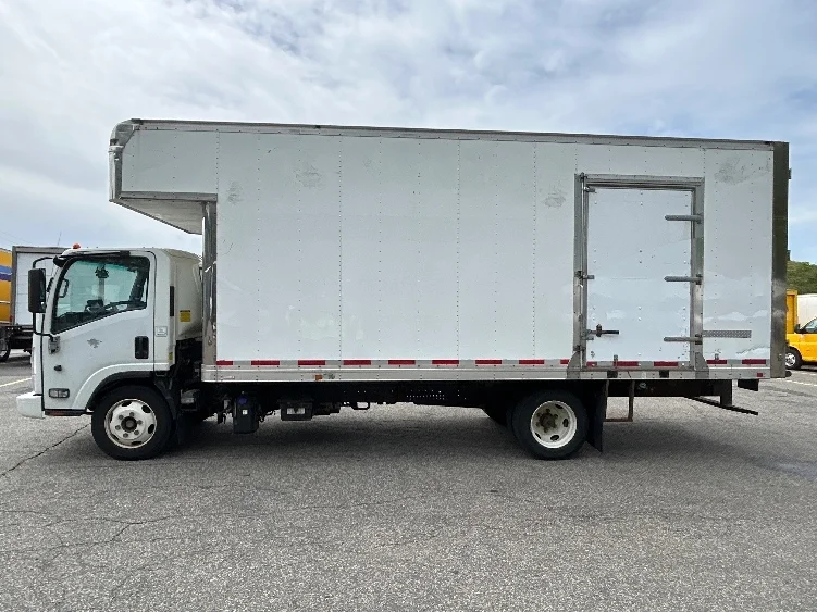2020 Isuzu NRR in Braintree, MA — photo 4