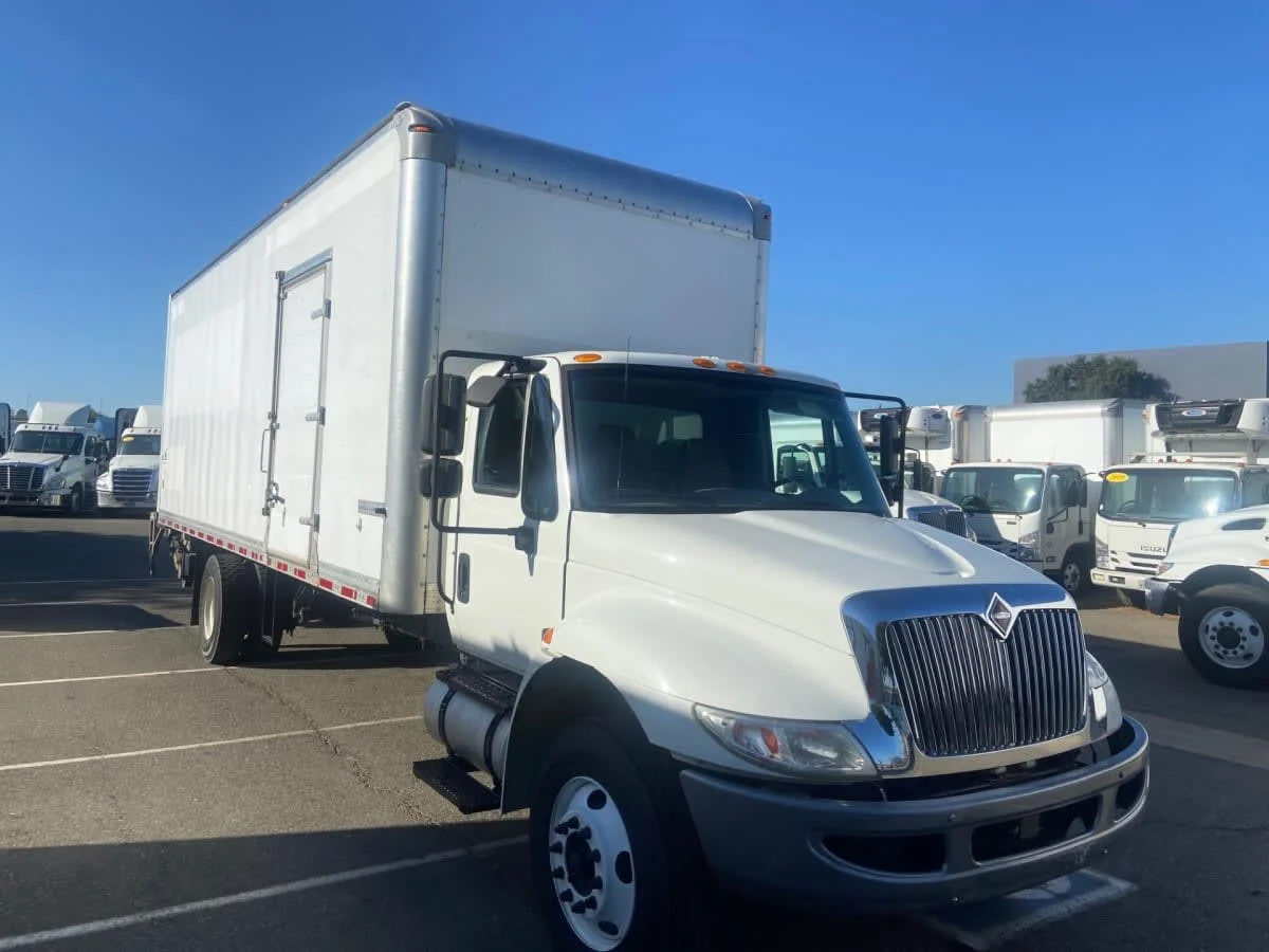 2019 International 4300 in West Sacramento, CA — photo 3