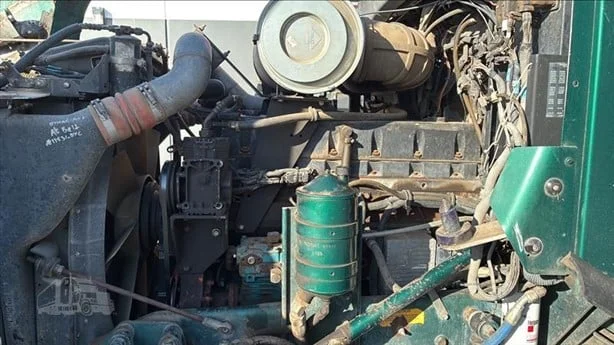 1999 Kenworth T800 - image 11