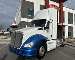 1999 Kenworth T800 - image 42