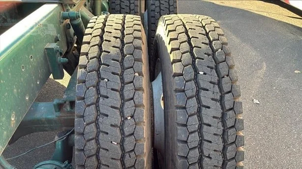 1999 Kenworth T800 - image 7