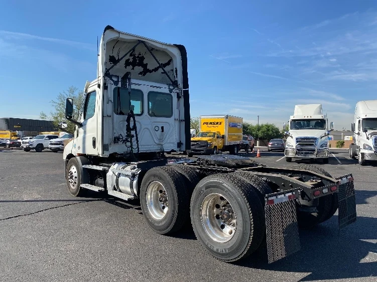 2021 Freightliner Cascadia in Phoenix, AZ — photo 5