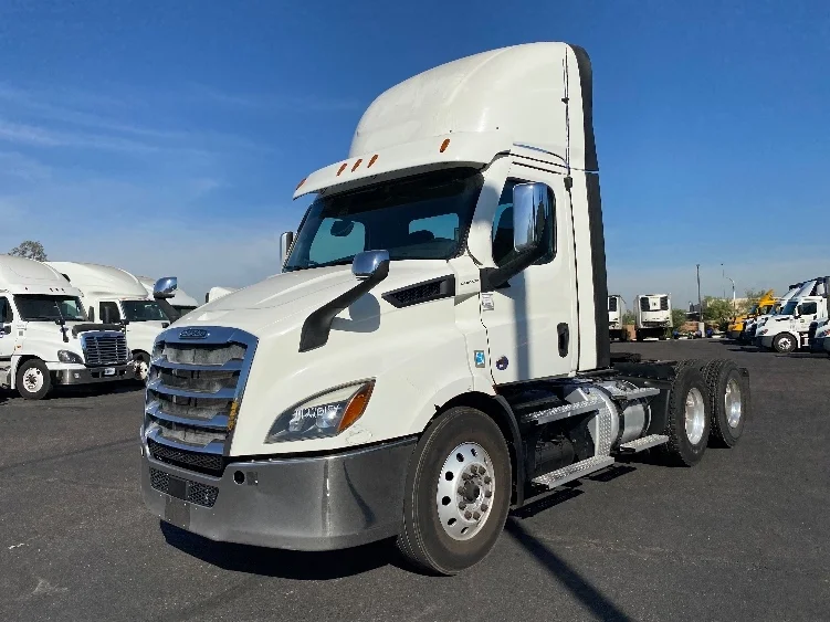 2021 Freightliner Cascadia in Phoenix, AZ — photo 3