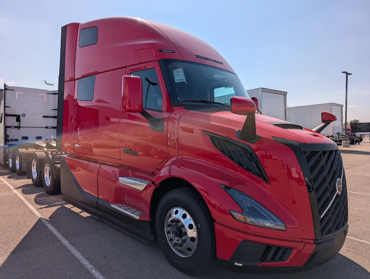 2026 Volvo VNL 860 in Flint, MI — photo 3