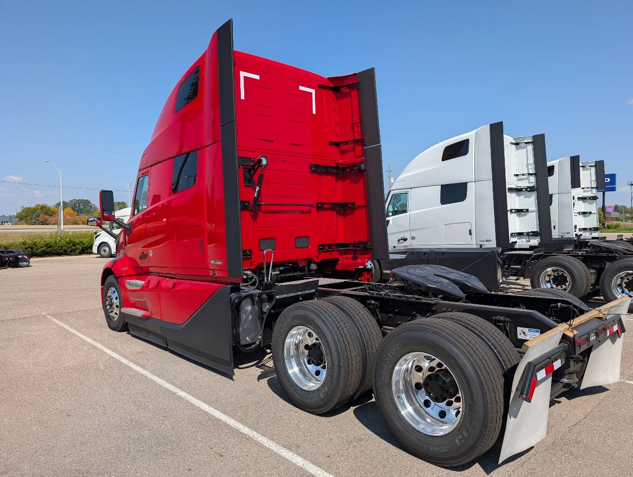 2026 Volvo VNL 860 in Flint, MI — photo 5