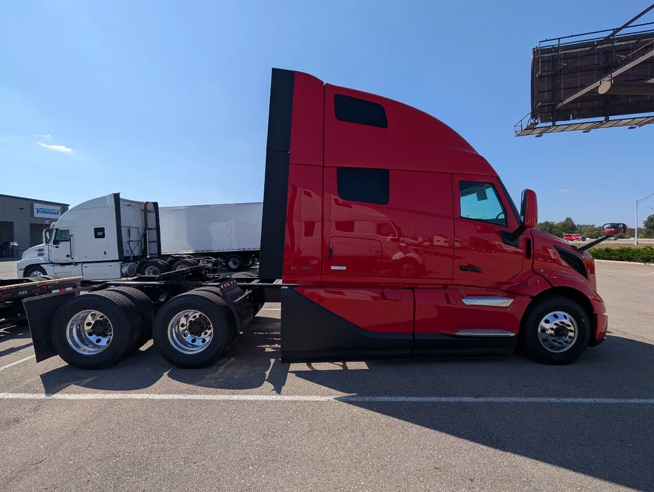 2026 Volvo VNL 860 in Flint, MI — photo 8
