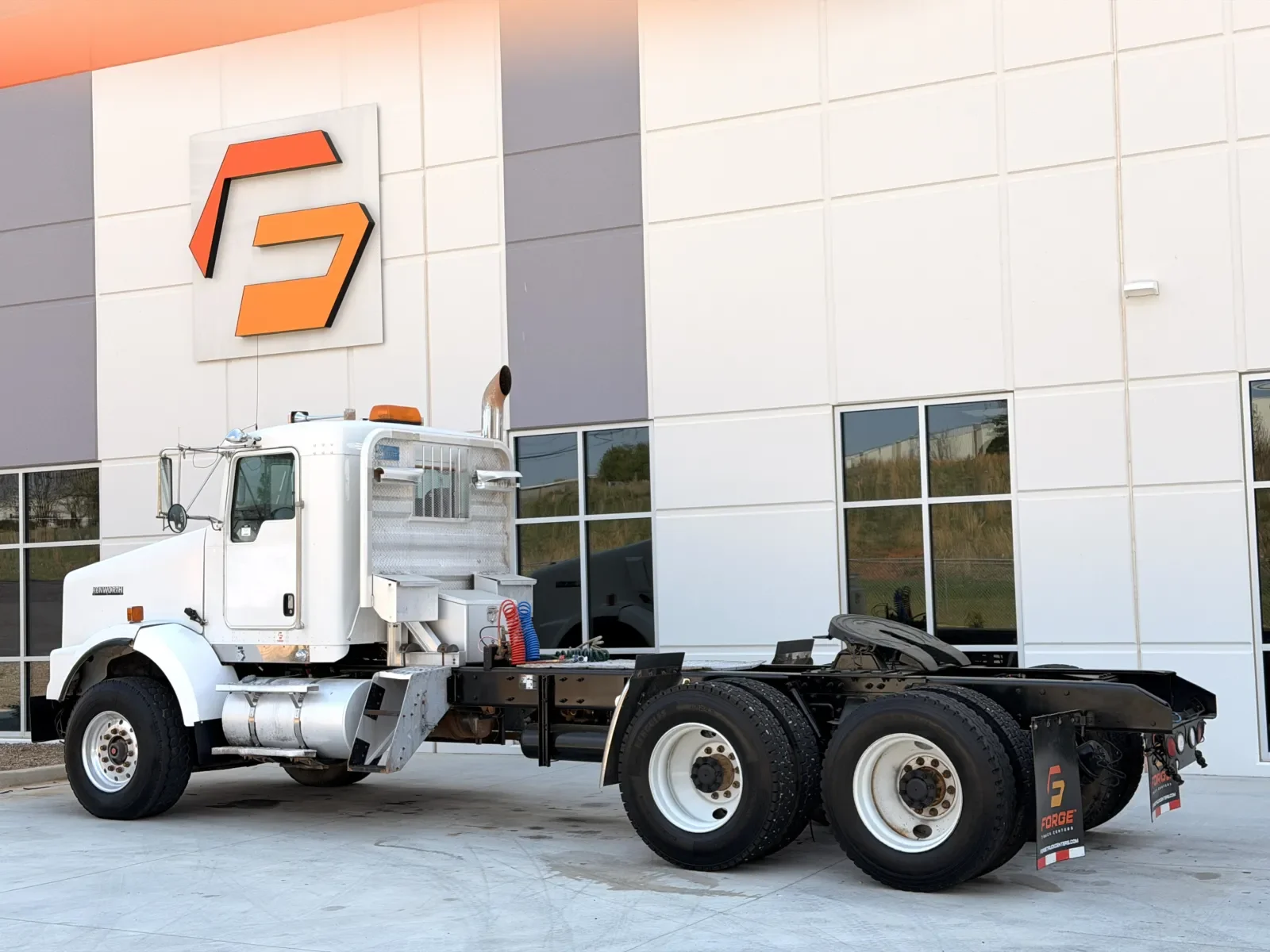 2009 Kenworth T800 - image 6