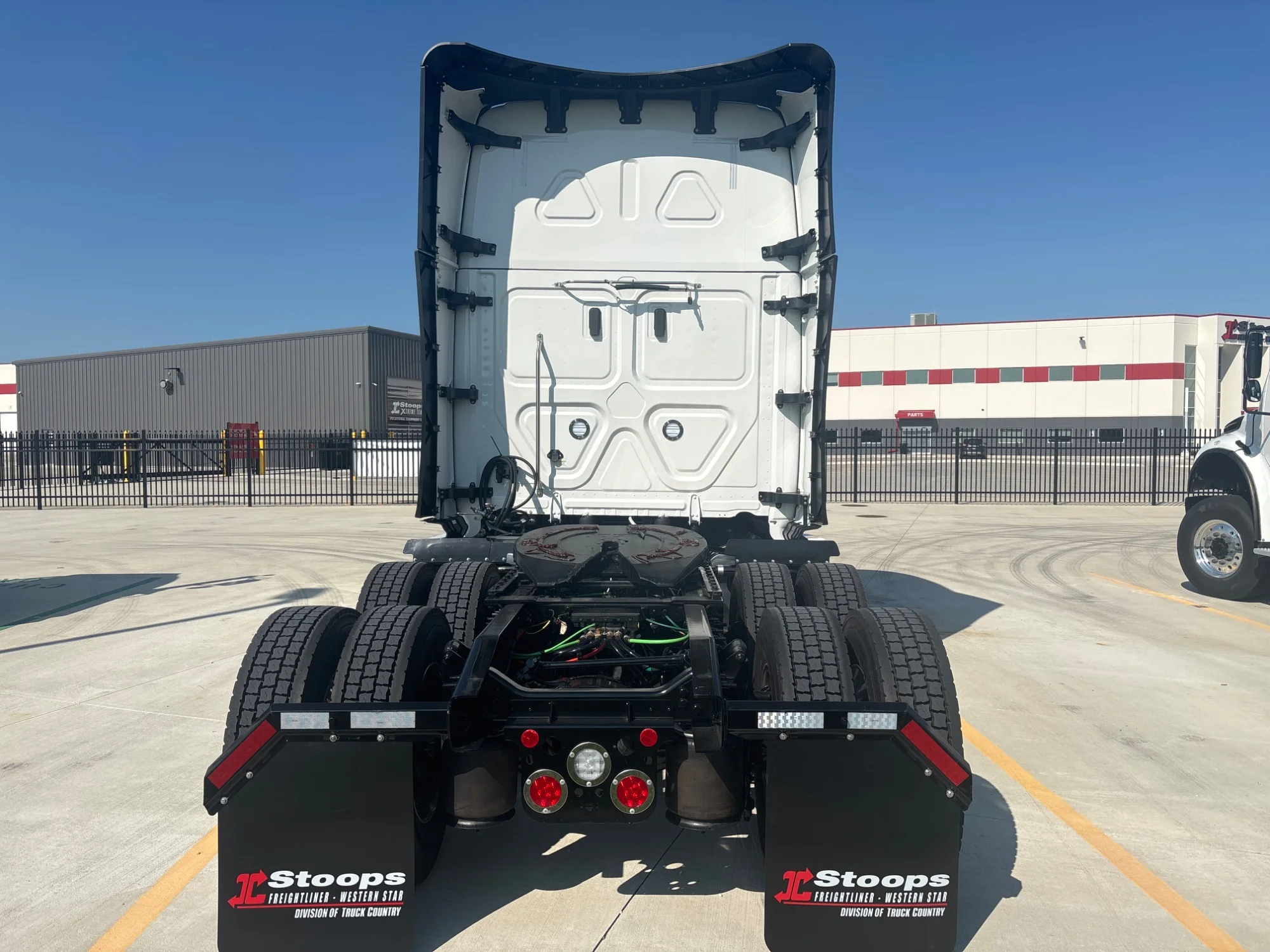 2027 Freightliner Cascadia in Dayton, OH — photo 4