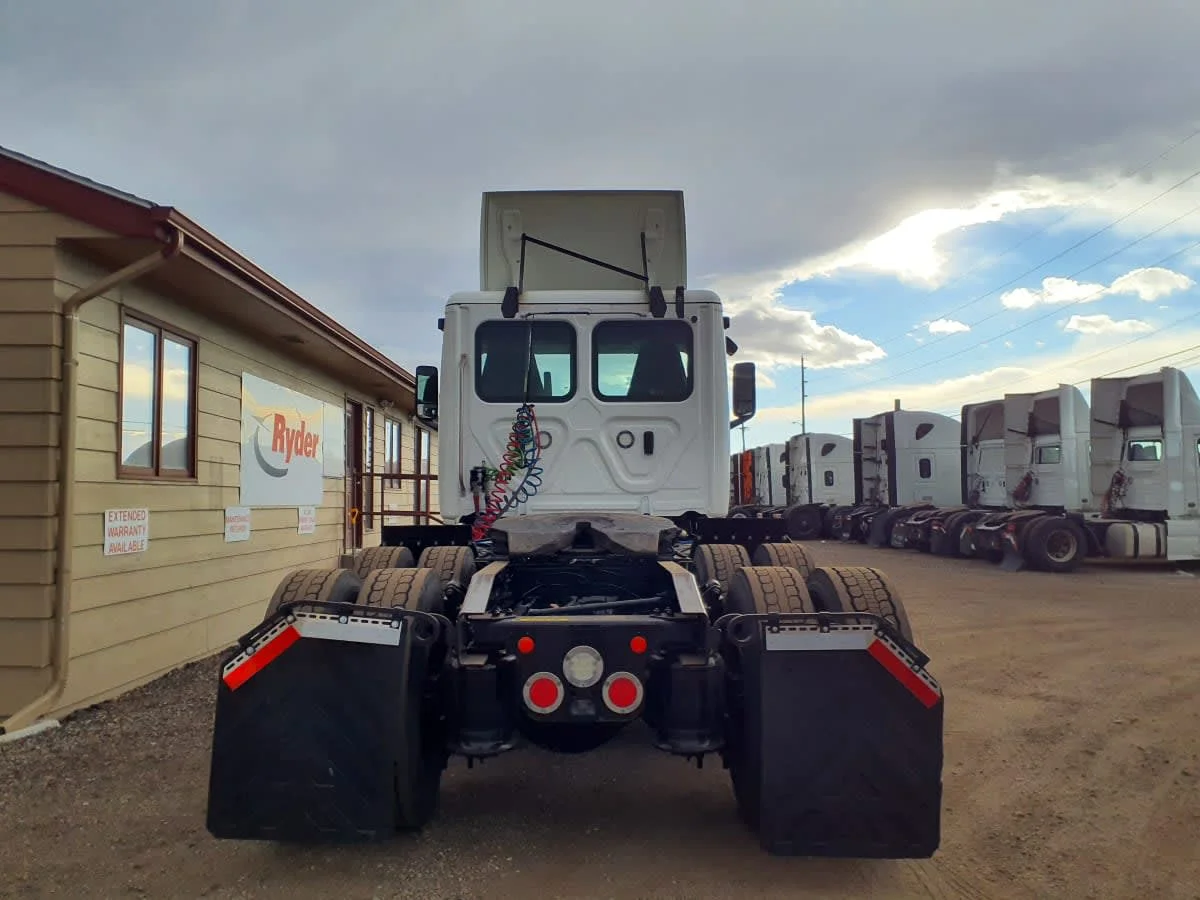 2019 Freightliner Cascadia - image 5