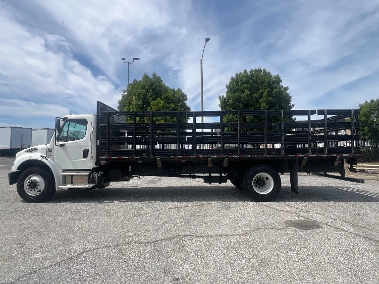 2021 Freightliner M2 106 in Torrance, CA — photo 4