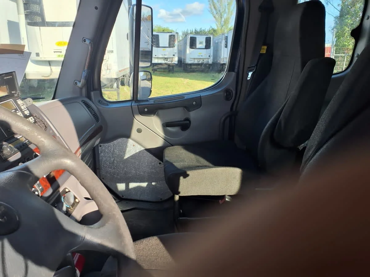 2014 Freightliner M2 106 - image 8