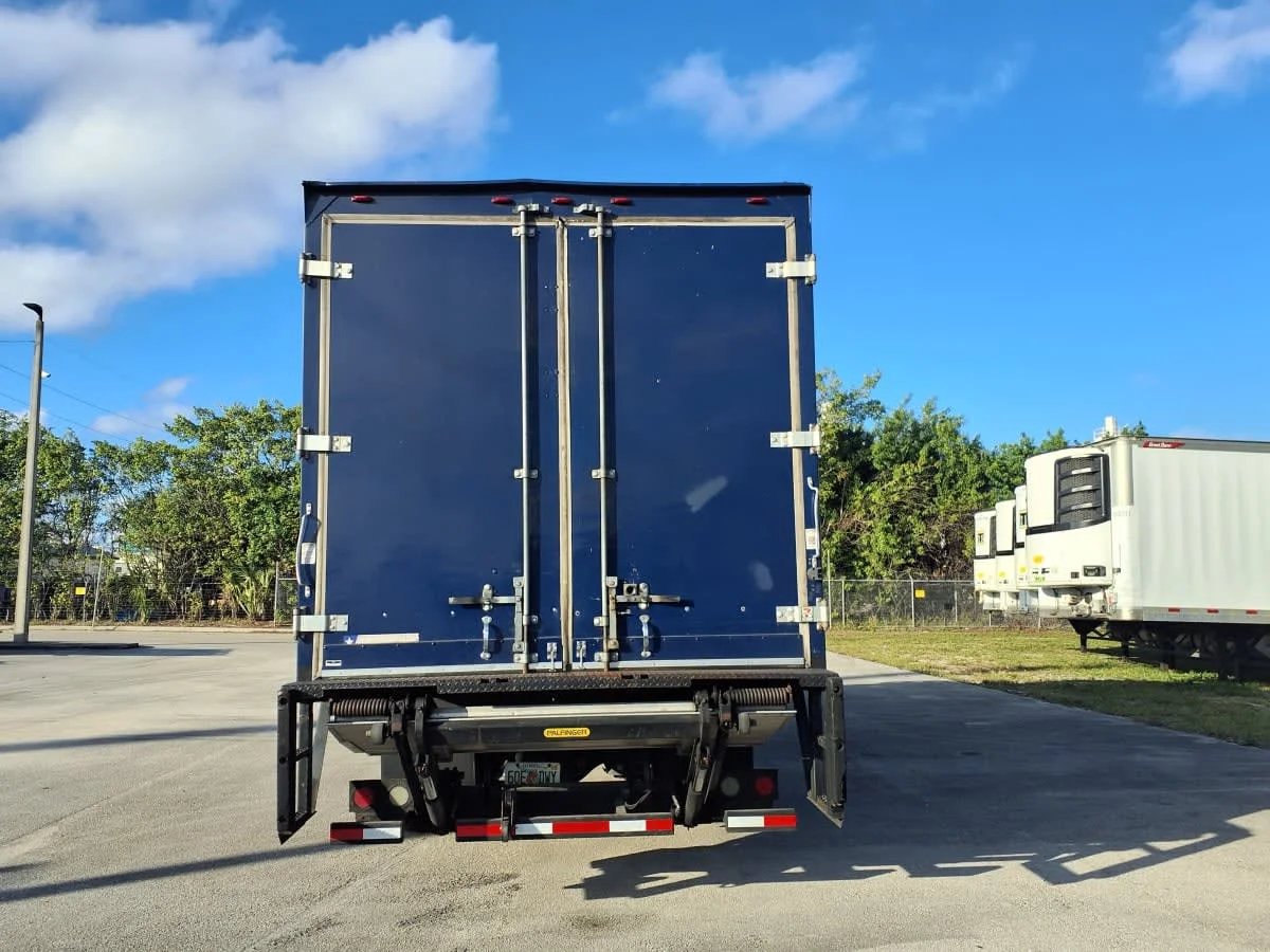 2014 Freightliner M2 106 - image 5