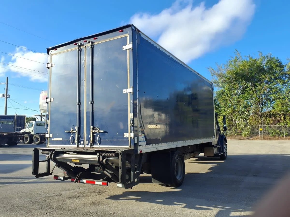 2014 Freightliner M2 106 - image 4