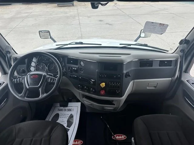 2021 Peterbilt 579 - image 9