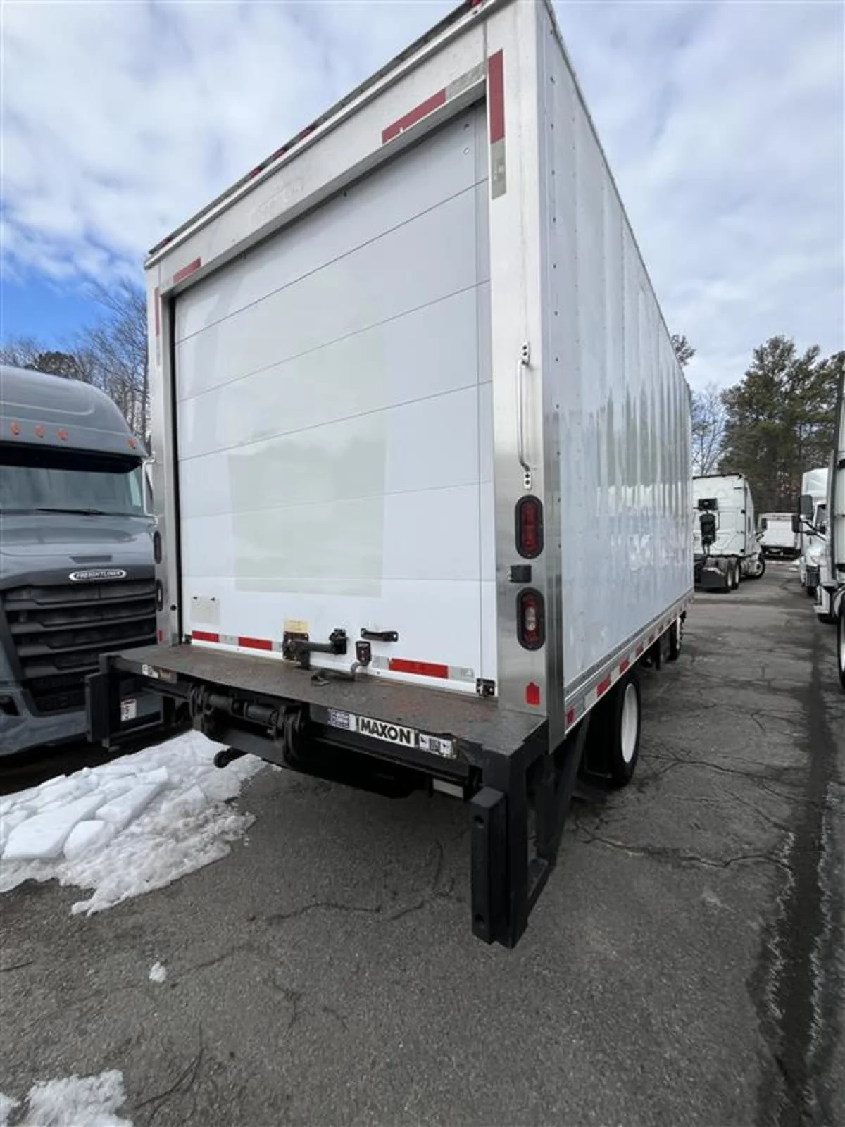 2019 Isuzu NRR in Ashland, VA — photo 4