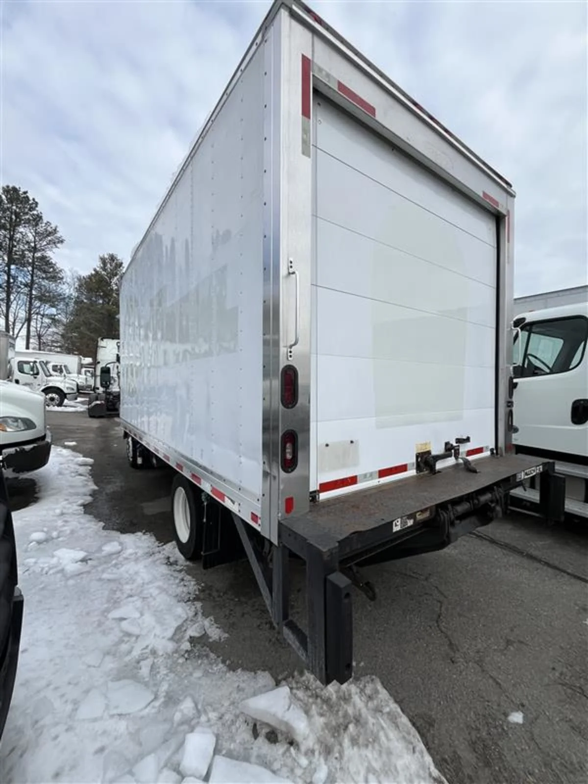 2019 Isuzu NRR in Ashland, VA — photo 6
