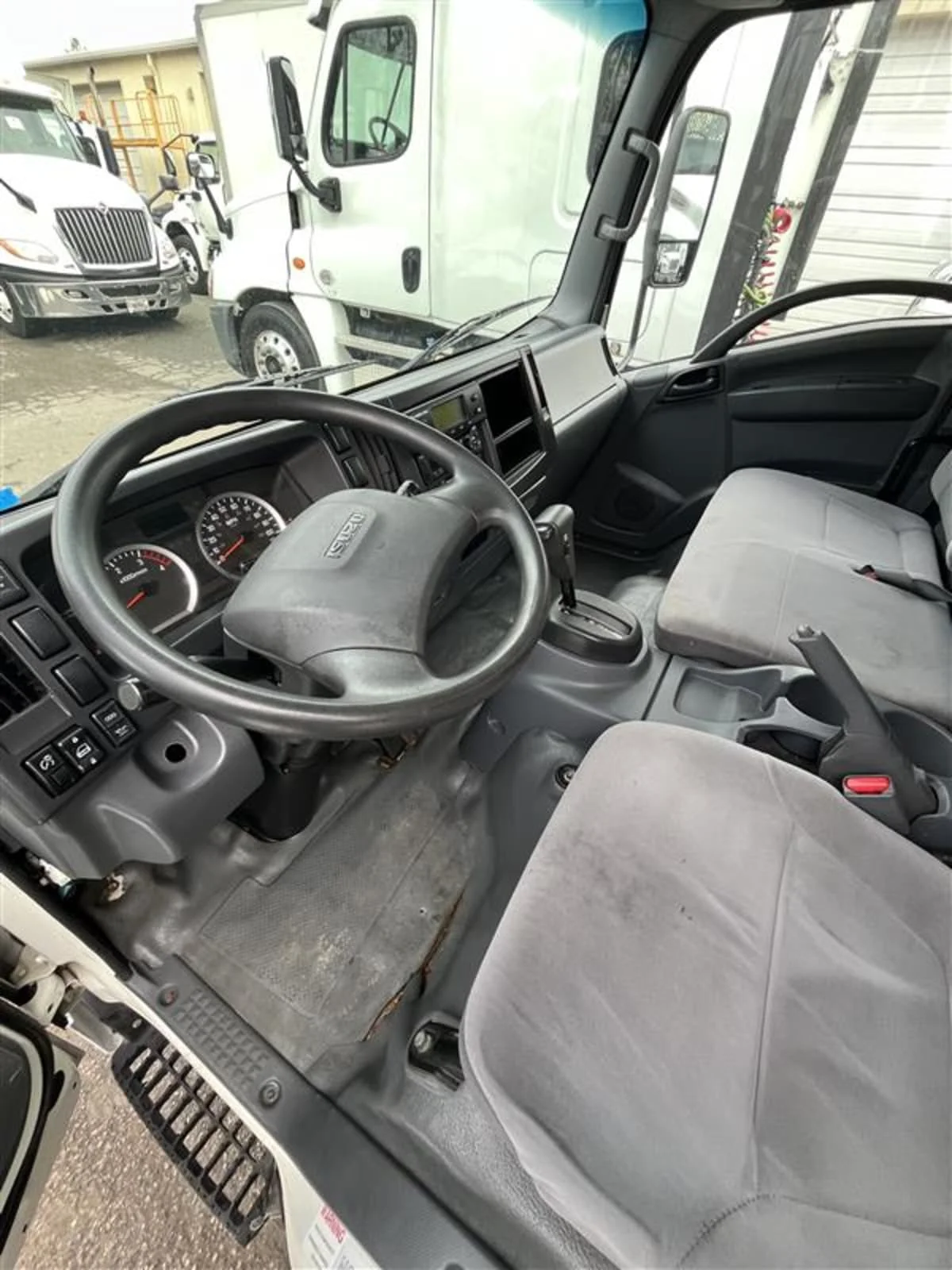 2019 Isuzu NRR in Ashland, VA — photo 8
