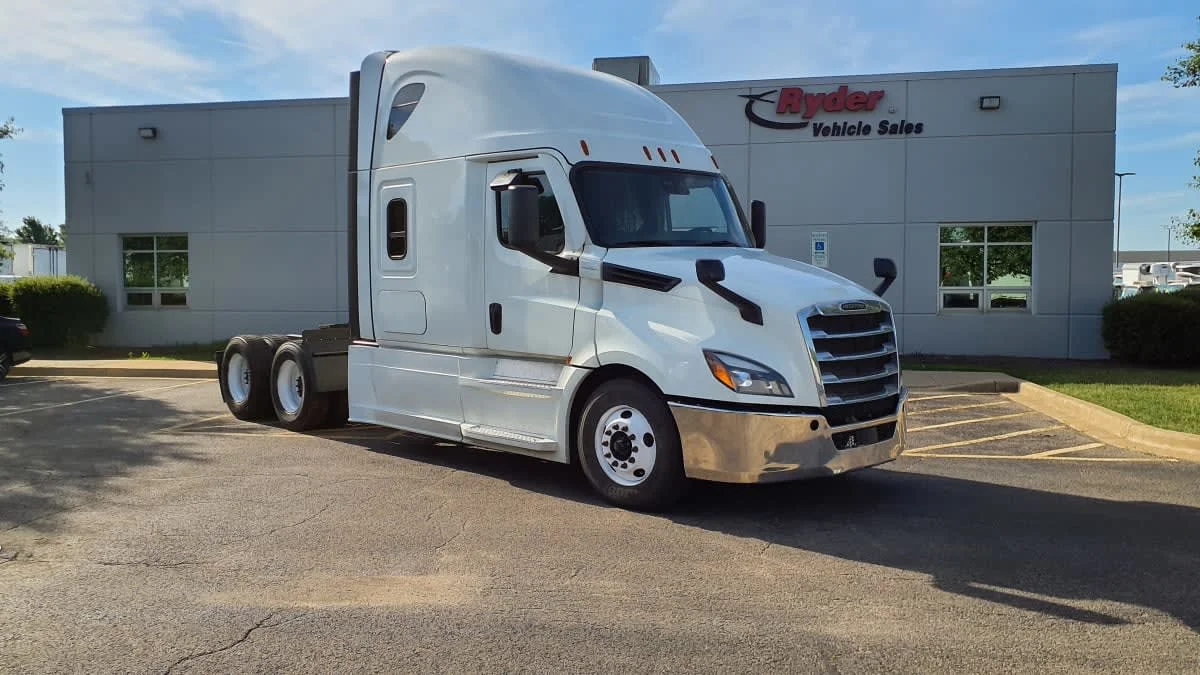 2023 Freightliner Cascadia in Bolingbrook, IL — photo 3