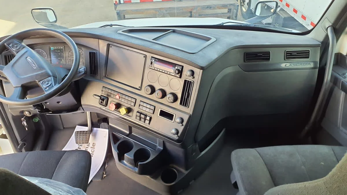 2023 Freightliner Cascadia in Bolingbrook, IL — photo 7