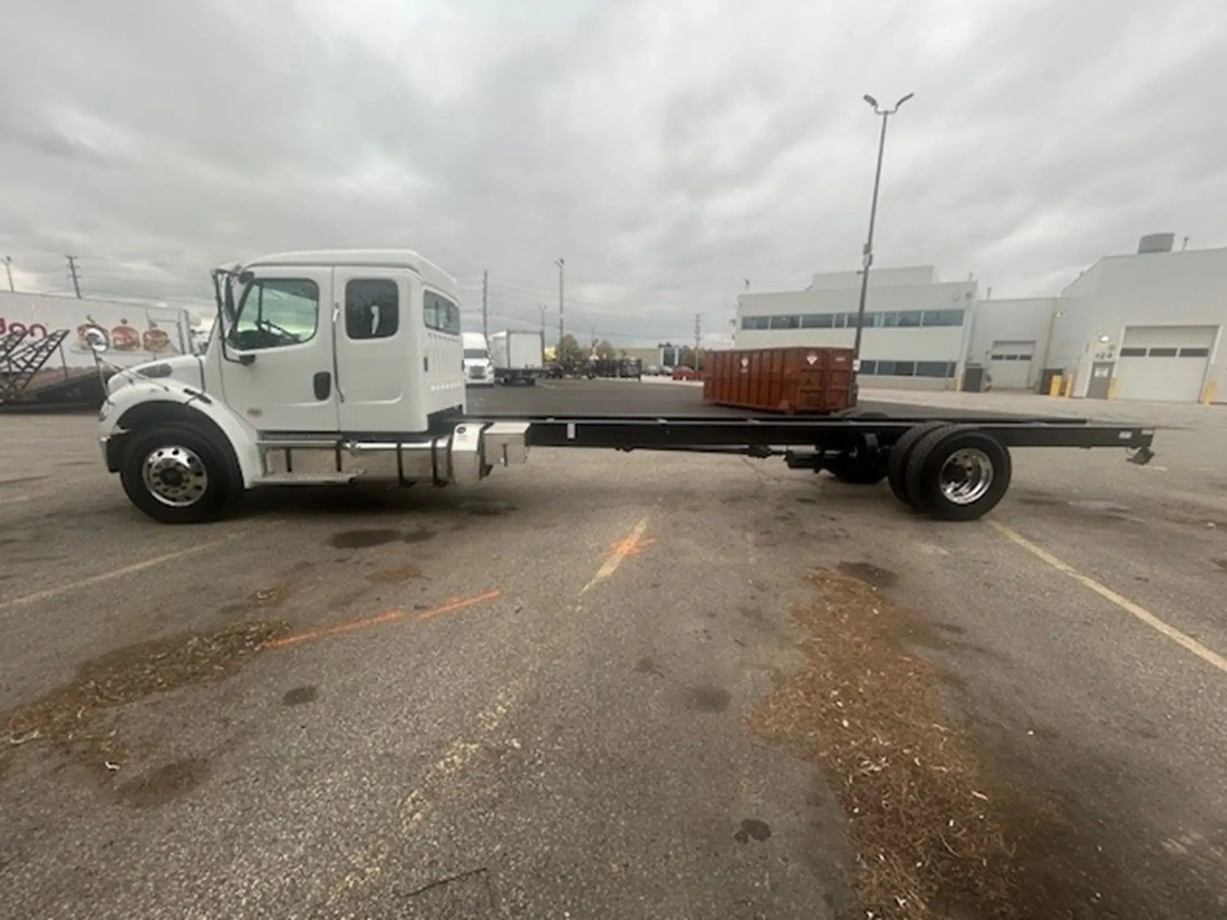 2026 Freightliner M2 106 - image 3