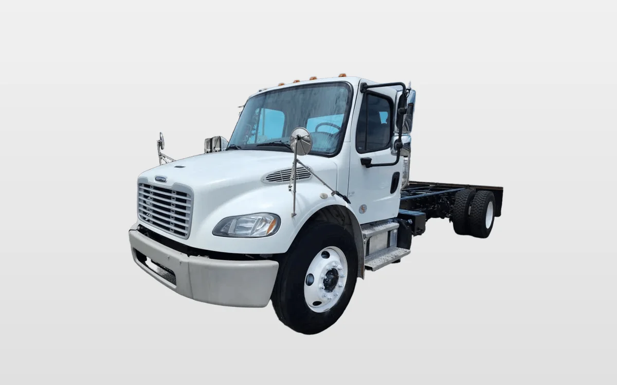 2018 Freightliner M2 106 - image 1