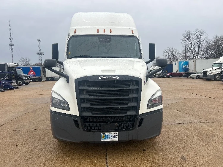 2022 Freightliner Cascadia - image 2