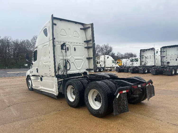 2022 Freightliner Cascadia - image 5