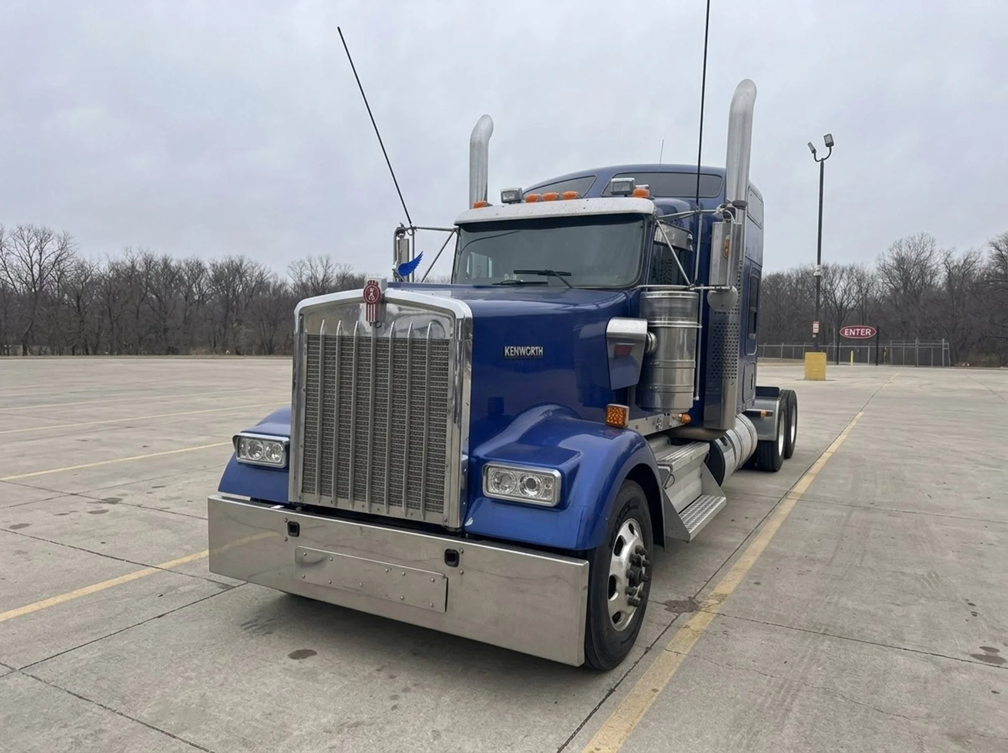 2023 Kenworth W900 - image 2