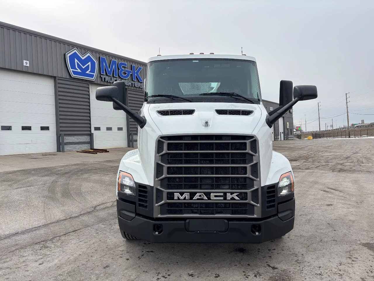 2027 Mack Anthem in Pendleton, IN — photo 2