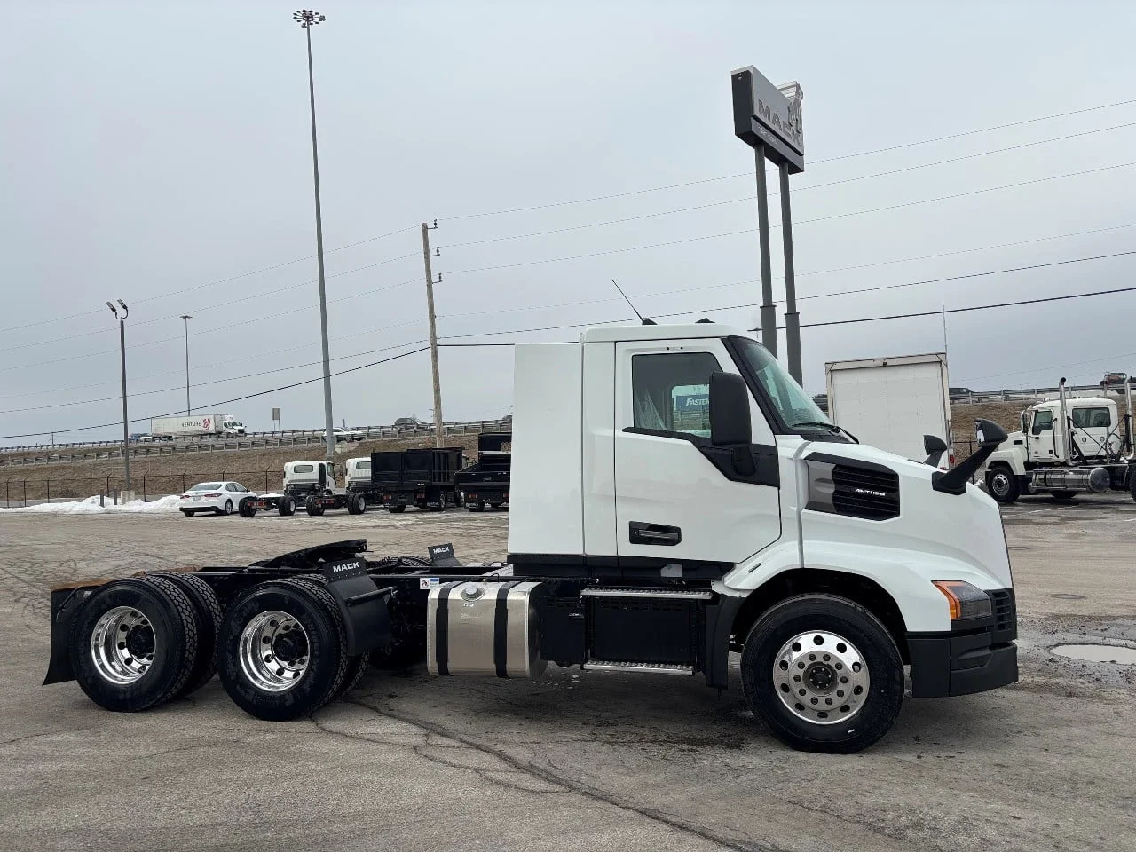 2027 Mack Anthem in Indianapolis, IN — photo 8