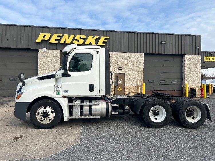 2020 Freightliner Cascadia in Essex, MD — photo 4