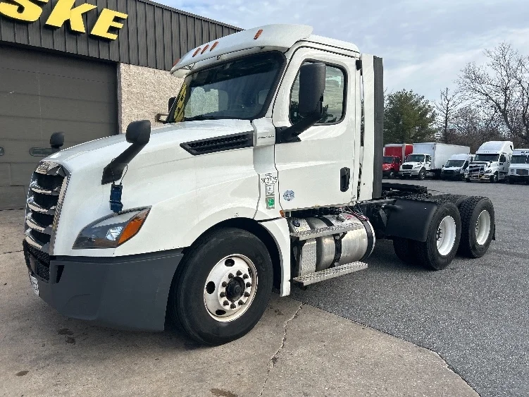 2020 Freightliner Cascadia in Essex, MD — photo 3