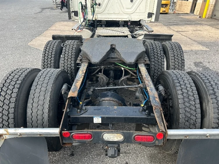 2020 Freightliner Cascadia in Essex, MD — photo 6