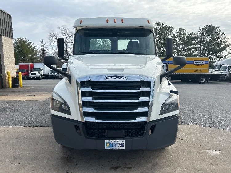 2020 Freightliner Cascadia in Essex, MD — photo 2
