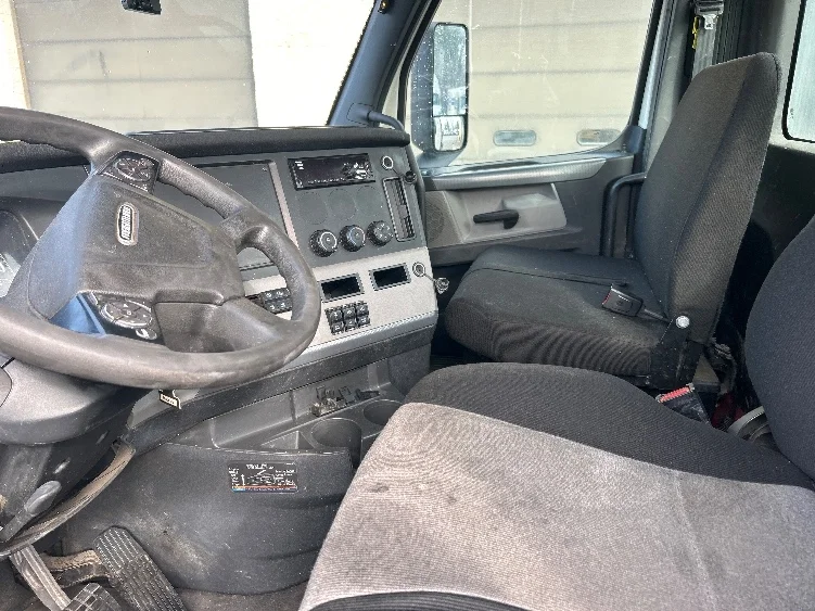 2020 Freightliner Cascadia in Essex, MD — photo 10