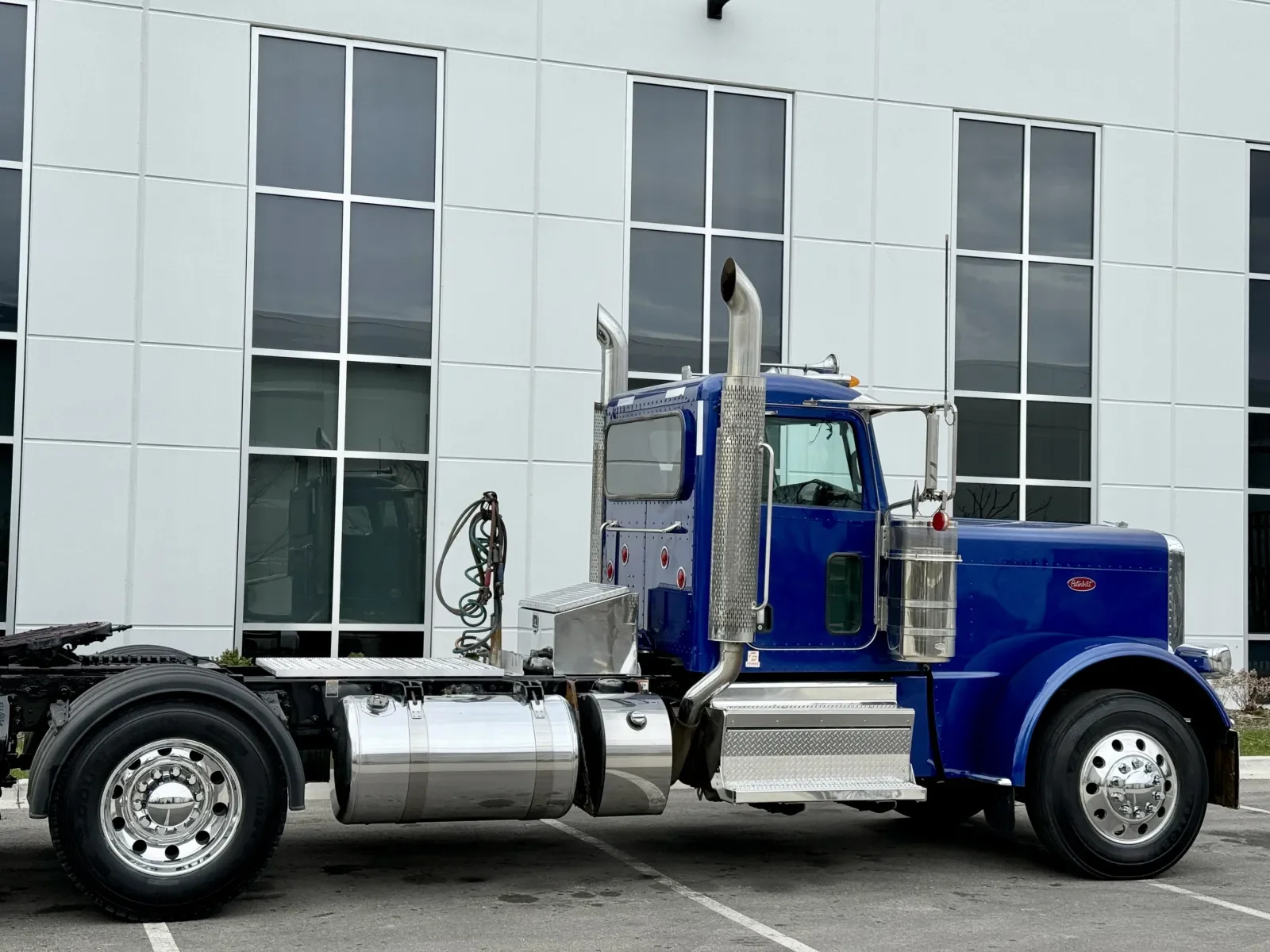 2022 Peterbilt 389 - image 7