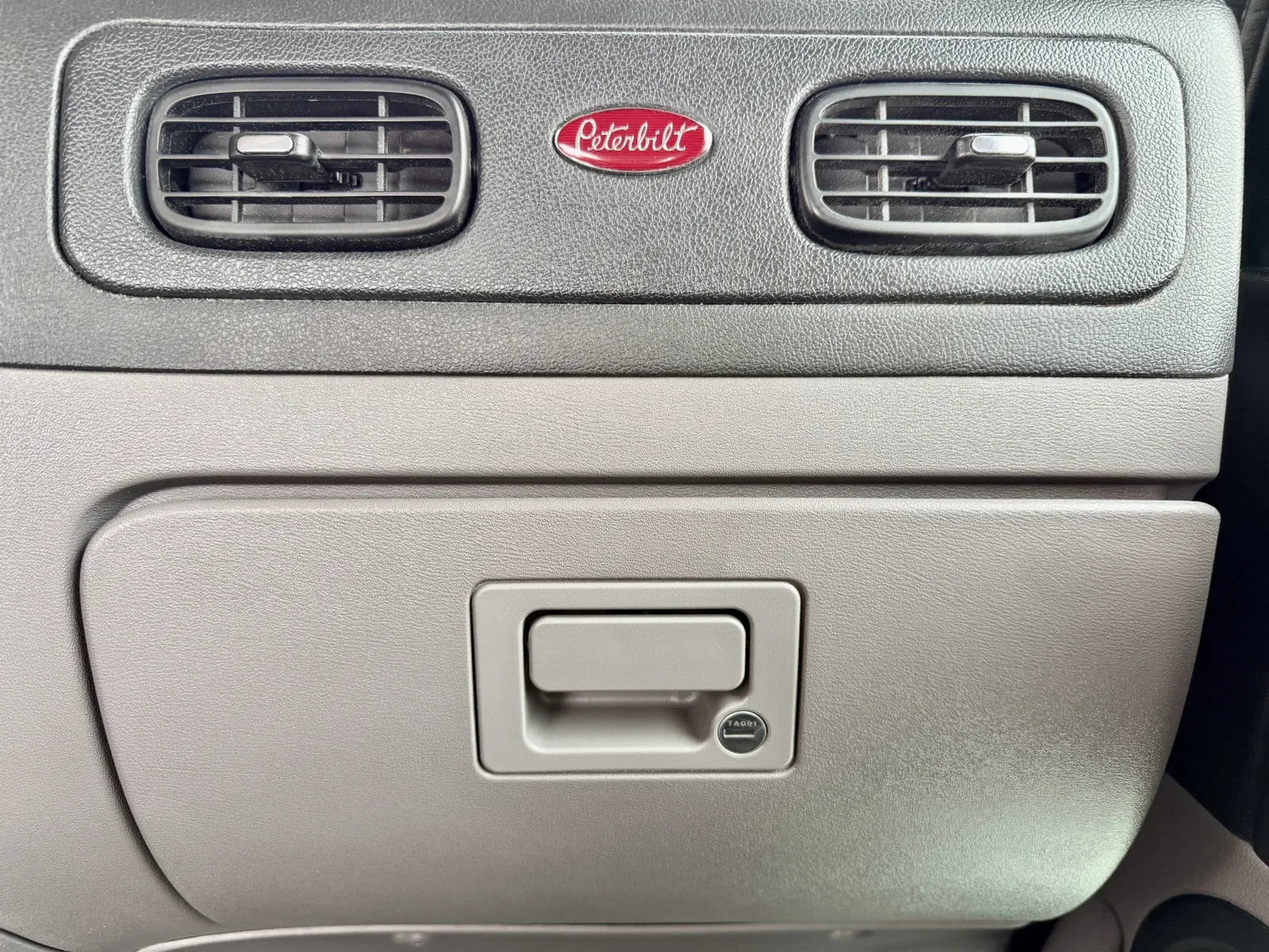 2022 Peterbilt 389 - image 19