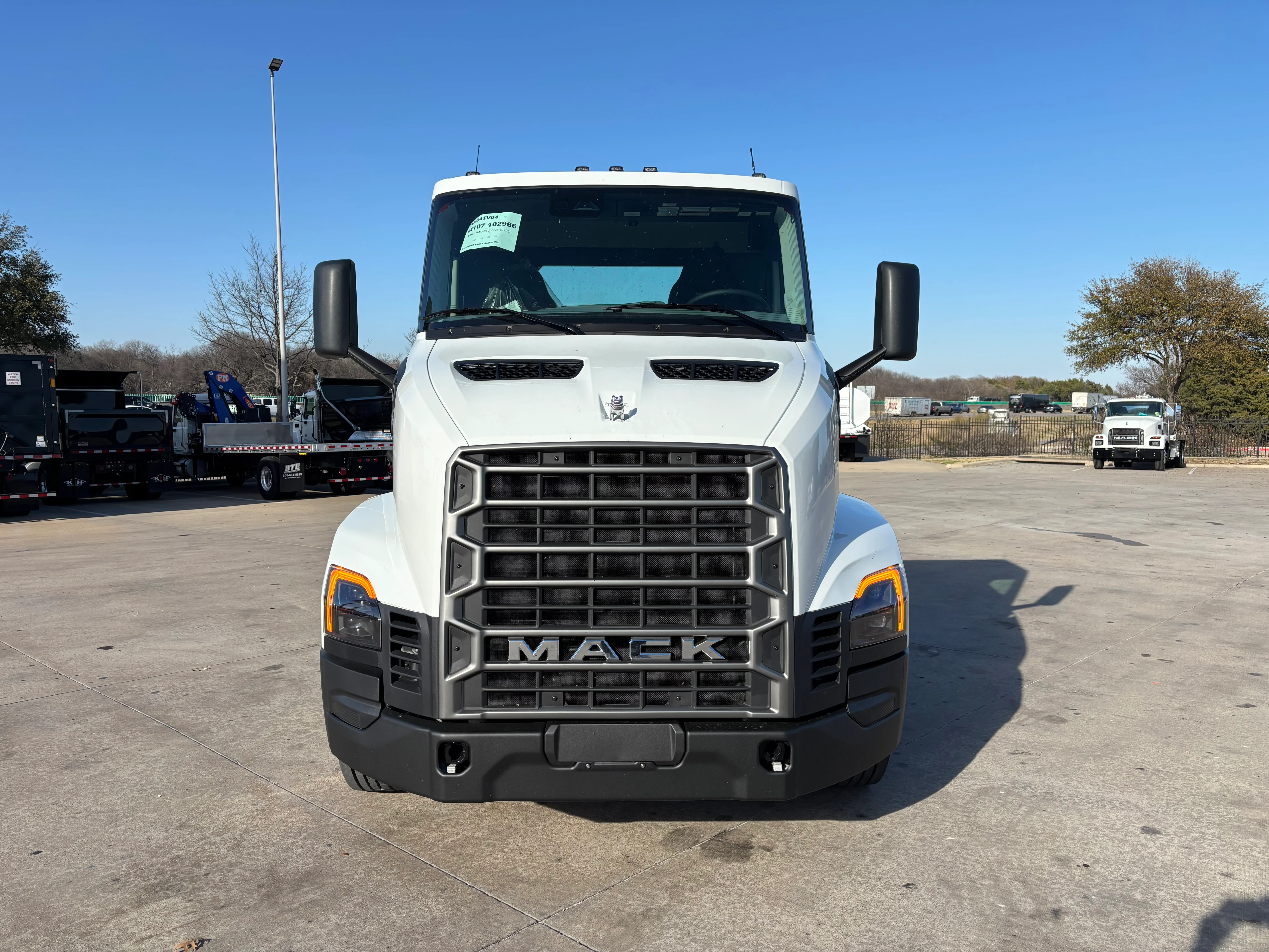 2027 Mack Anthem in TX — photo 2