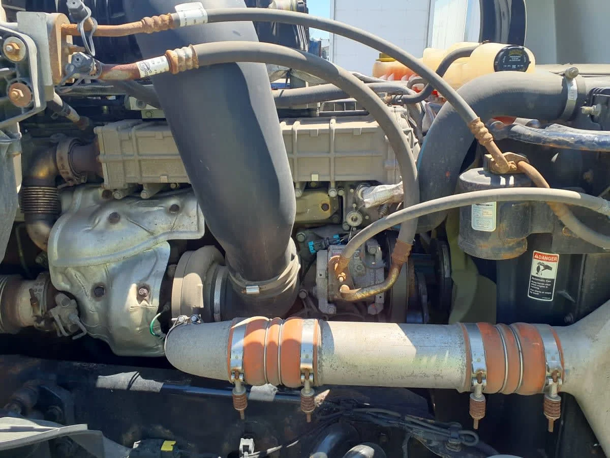 2020 Freightliner Cascadia in Wayland, MI — photo 12