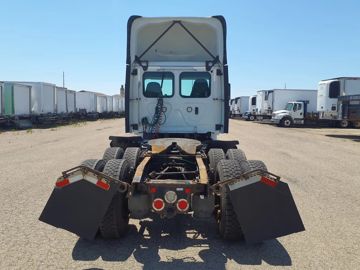 2020 Freightliner Cascadia in Wayland, MI — photo 5